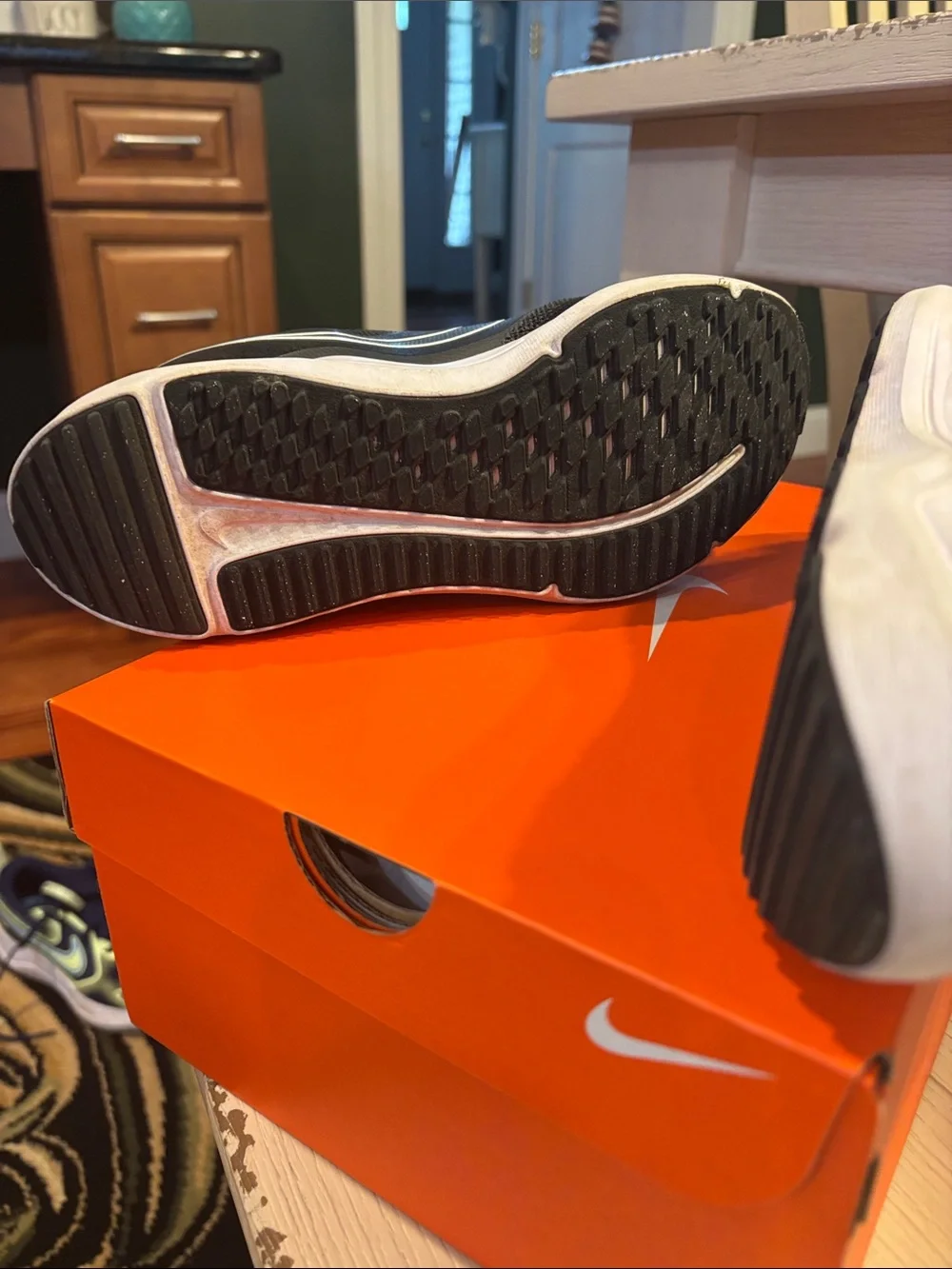 EUC Nike Cosmic Runner Sneakers (GS) Size 4.5 Y - Picture 8 of 11